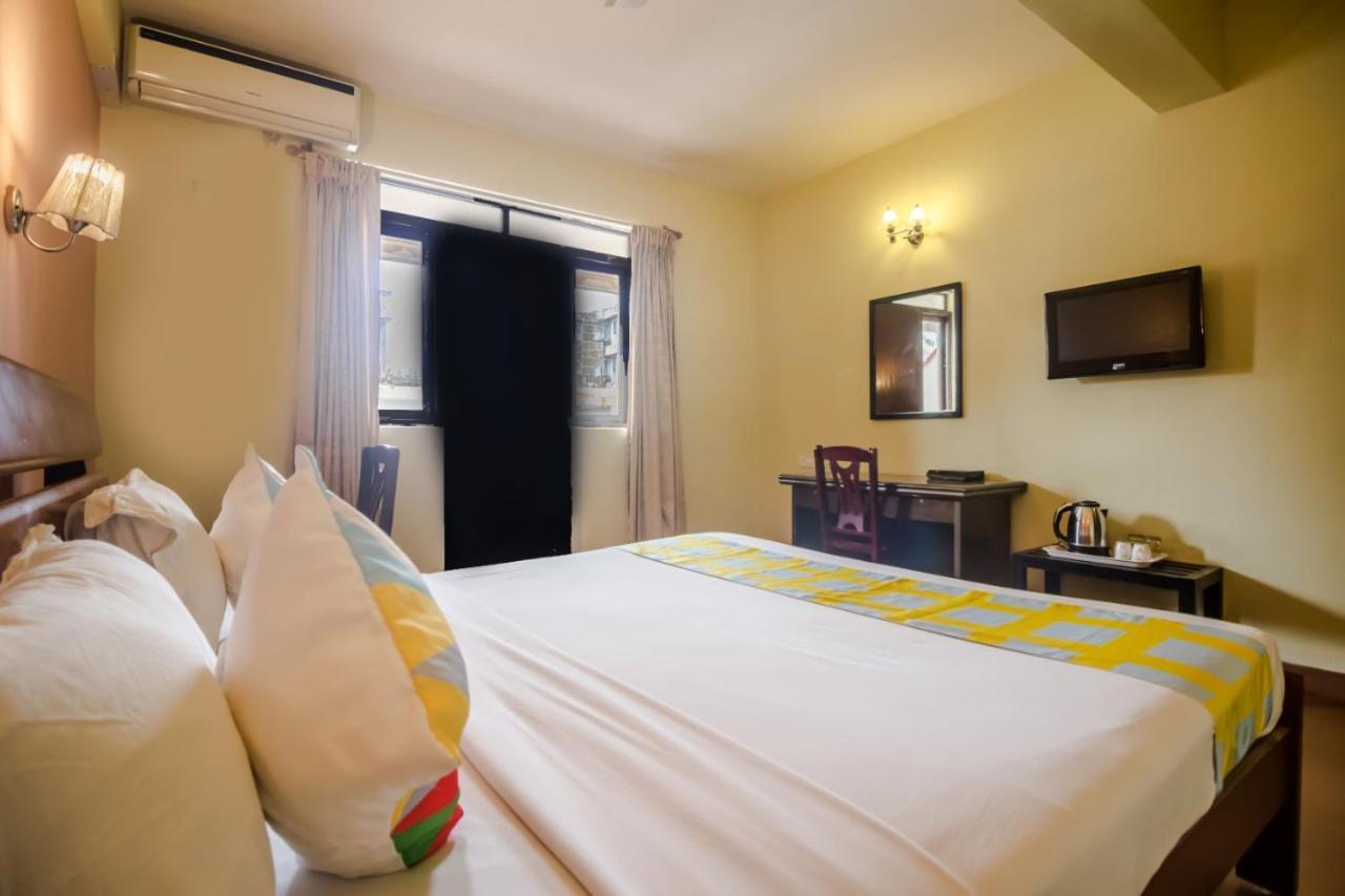 Holiday Goa Hotel Arpora Exterior foto
